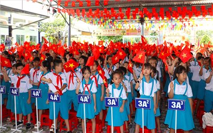 Học sinh các tỉnh Tây Nam Bộ hòa chung không khí đón năm học mới