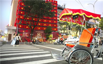 Phố đi bộ Hồ Gươm 