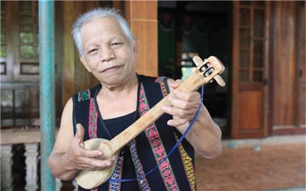 Người uy tín giúp đồng bào A Lưới tự tin đổi mới nếp nghĩ, cách làm