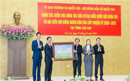 Phó Chủ tịch Quốc hội Lê Minh Hoan kiểm tra công tác chuẩn bị bầu cử tại Lào Cai