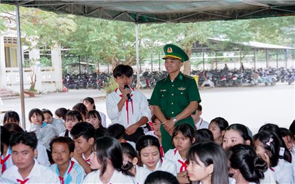 Giúp học sinh nhận biết các loại ma túy “núp bóng” xung quanh trường học