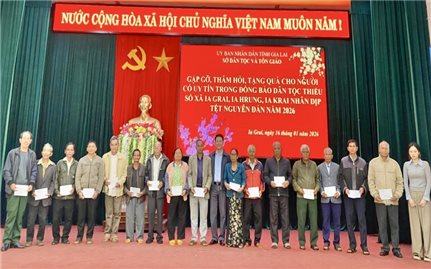 Gia Lai: Thăm hỏi, trao quà Tết cho Người có uy tín