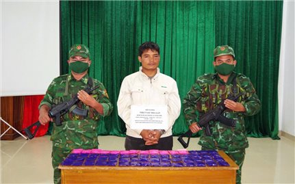 Quảng Ngãi: Bắt giữ đối tượng mang quốc tịch Lào vận chuyển hơn 12.000 viên ma túy