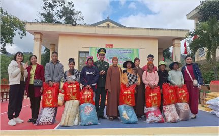 “Xuân Biên phòng, ấm lòng dân bản” hướng về đồng bào Pa Cô