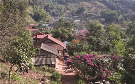 Những ngôi làng đánh thức tình yêu Tổ quốc