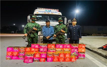 Quảng Ninh: Bắt giữ xe Container vận chuyển 165 kg pháo hoa nổ trái phép