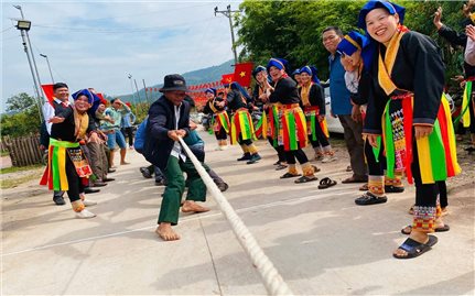 Quảng Ninh hỗ trợ 10 triệu đồng mỗi thôn, khu phố để người dân vùng cao vui Tết