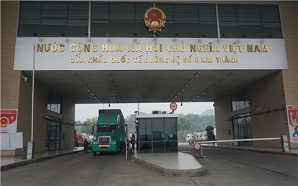 Tháo gỡ vướng mắc, giải phóng hàng hóa ùn ứ tại Cửa khẩu Lào Cai