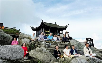 Vì sao ngày càng nhiều người trẻ đi lễ chùa đầu năm?