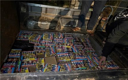 Độ chế ngăn bí mật trên xe bán tải để để vận chuyển pháo nổ