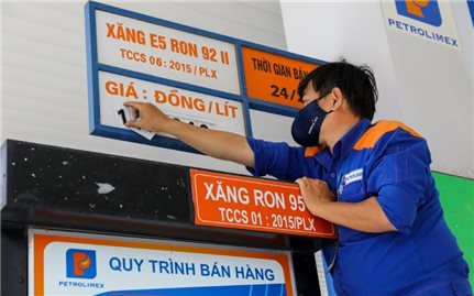 Giá xăng vượt 19.000 đồng/lít, RON 95 lên gần 19.300 đồng/lít từ 15h ngày 12/2