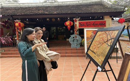 Triển lãm mỹ thuật và nhiếp ảnh “Sắc màu ngày mới”