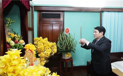 Chủ tịch nước Lương Cường dâng hương tưởng niệm Chủ tịch Hồ Chí Minh tại Nhà 67