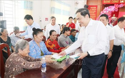 Chủ tịch Quốc hội Trần Thanh Mẫn chúc Tết tại TP. Cần Thơ