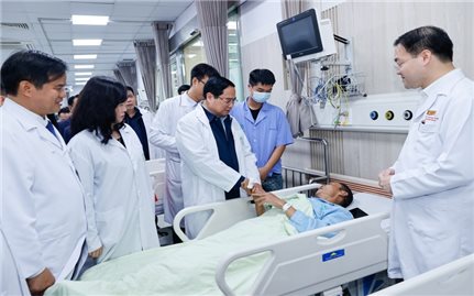 Thủ tướng: Phát huy vai trò các bệnh viện tuyến cuối 'giành giật sự sống, là hy vọng lớn nhất của người bệnh'