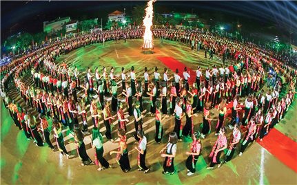 Vun bồi thế trận lòng dân, kiến tạo phát triển bao trùm