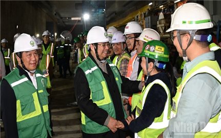 Thủ tướng Phạm Minh Chính kiểm tra Dự án tuyến đường sắt đô thị thí điểm đoạn Nhổn - Ga Hà Nội