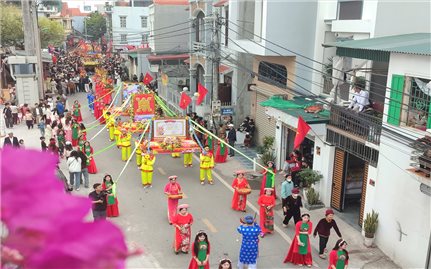 Về vùng đảo Hà Nam xem nghi lễ “rước người”