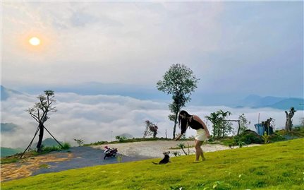 Về Mường Cúc đón Tết Doi, săn mây Đèo Cón