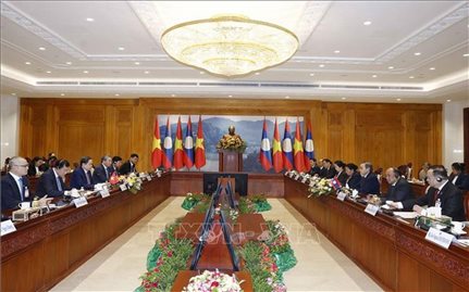 Chủ tịch Quốc hội Trần Thanh Mẫn hội kiến Chủ tịch Quốc hội Lào Saysomphone Phomvihane