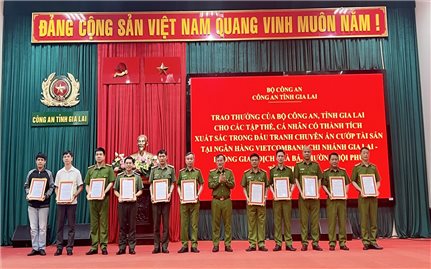 Bộ Công an khen thưởng các tập thể, cá nhân phá vụ cướp ngân hàng tại Gia Lai