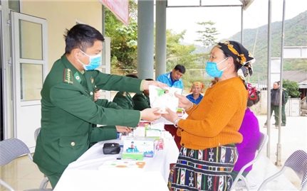 Chăm lo Tết cho đồng bào vùng biên xứ Thanh