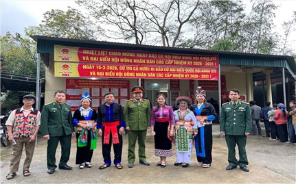 “Rẽ sương” đi bầu cử