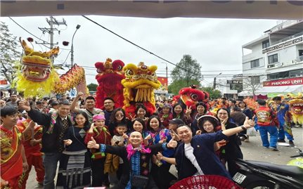 Trải nghiệm sắc màu văn hóa tại Lễ hội Kỳ Cùng - Tả Phủ