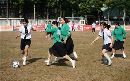 Giải bóng đá nữ các DTTS tỉnh Gia Lai mở rộng: Mang bản sắc văn hóa lên sân cỏ
