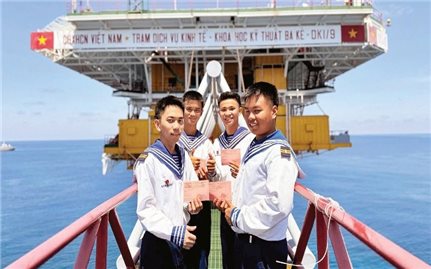 Hoàn thành công tác bầu cử sớm tại nơi xa nhất trên thềm lục địa phía Nam của Tổ quốc