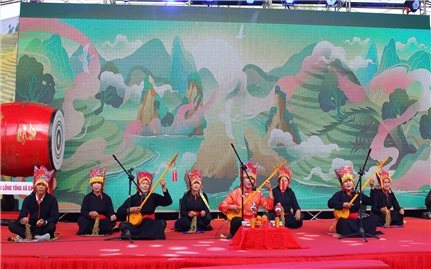 Lễ hội Lồng Tồng hút khách giữa Tây Nguyên