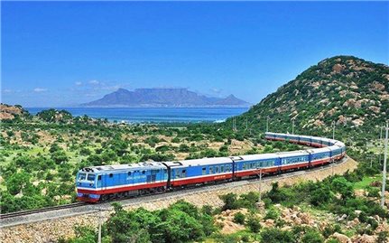 Ngắm Việt Nam qua khung cửa sổ tàu