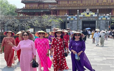 Đại nội Huế mở cửa miễn phí ngày 26/3, hàng nghìn người đổ về tham quan