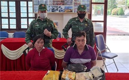 Bắt 2 đối tượng, thu giữ gần 3 kg ma túy đá