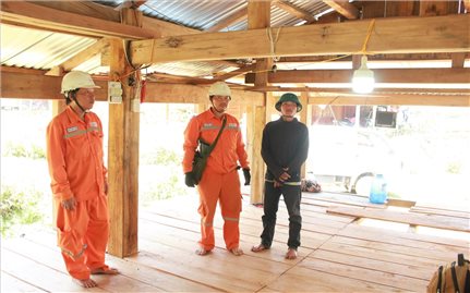 135 hộ đồng bào Xơ Đăng ở thôn Tu Thôn được sử dụng điện lưới Quốc gia