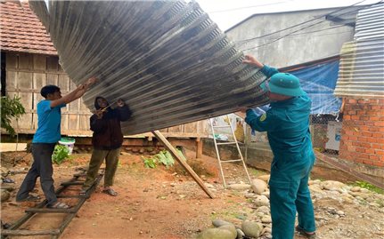 Quảng Ngãi: Khắc phục hậu quả lốc xoáy làm hư hỏng 116 căn nhà ở Ba Vì