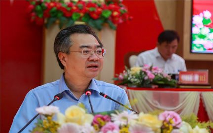 Ông Nguyễn Thanh Nghị trình bày chương trình hành động trước cử tri Đắk Lắk