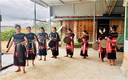 Những phụ nữ giữ nhịp văn hóa cồng chiêng ở Tây Nguyên