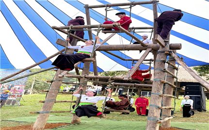 Ví đu Mường chạm trời, gửi ước vọng