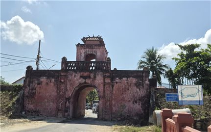 Chấn chỉnh tình trạng xả thải, lấn chiếm mặt bằng tại công trình tu bổ Di tích Thành cổ Diên Khánh