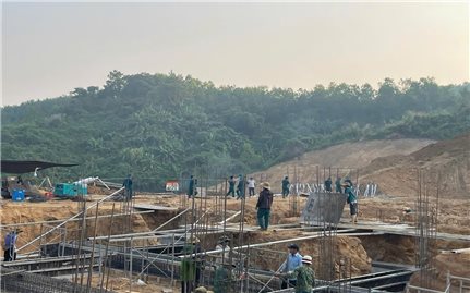 Bộ đội Đà Nẵng đồng loạt ra quân hỗ trợ xây dựng trường nội trú biên giới