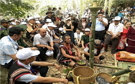 Hàng ngàn người dân tham gia Lễ cúng rừng của đồng bào Gia Rai