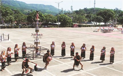 Người giữ nhịp chiêng dân tộc Co