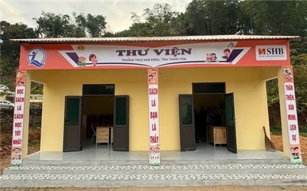 Mở cửa tri thức cho học sinh vùng khó Thanh Hóa