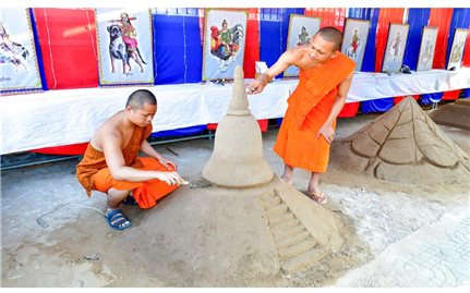 Đắp núi cát - nghi lễ đậm giá trị nhân văn trong Tết Chôl Chnăm Thmây của đồng bào Khmer