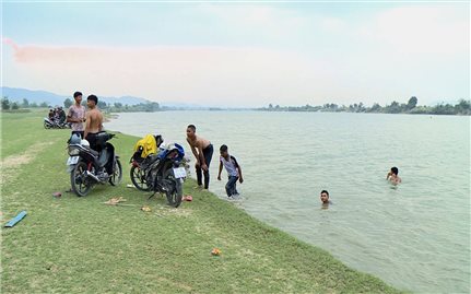 Mùa nắng nóng và lời cảnh báo về nguy cơ đuối nước trẻ em ở vùng DTTS