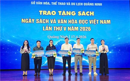 Quảng Ninh: Trao tặng sách cho 5 thư viện trường học vùng DTTS