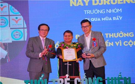 Nghị lực và lòng nhân ái đáng ngưỡng mộ của chàng trai không bàn tay, bàn chân người Gia Rai