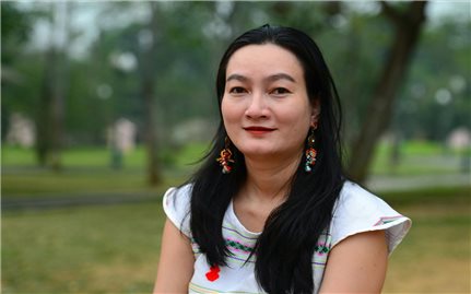 Cô gái Mạ kể chuyện về bản làng bằng trải nghiệm và niềm tự hào