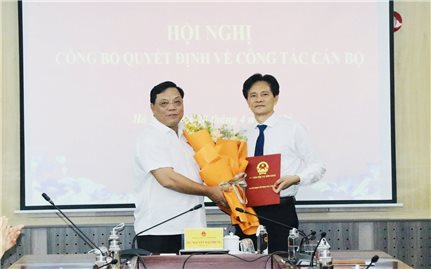 Bộ Dân tộc và Tôn giáo trao quyết định nghỉ hưu cho Giám đốc Nhà khách Dân tộc